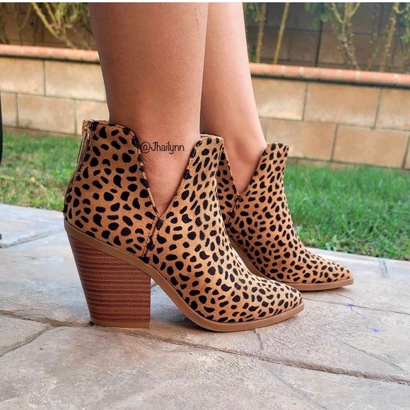 CHEETAH PRINT SIDE CUT BOOTIE - Picture 5 of 9